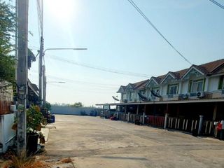 For sale 3 bedrooms townhouse in Phan Thong, Chonburi