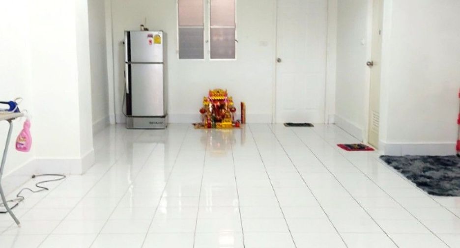 For sale 3 bedrooms townhouse in Phan Thong, Chonburi