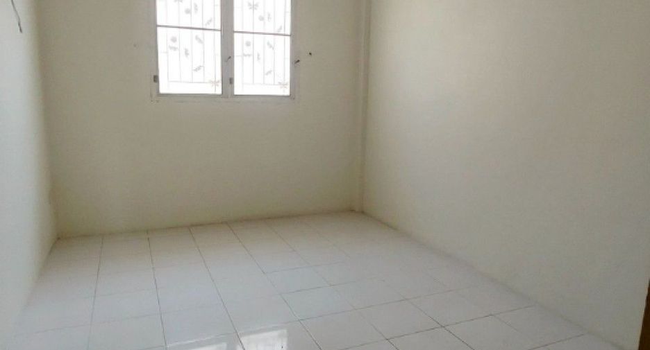 For sale 3 bedrooms townhouse in Phan Thong, Chonburi