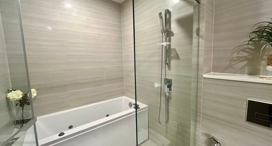 For rent 2 bedrooms condo in Watthana, Bangkok