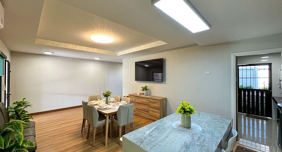For sale 3 bedrooms townhouse in San Kamphaeng, Chiang Mai