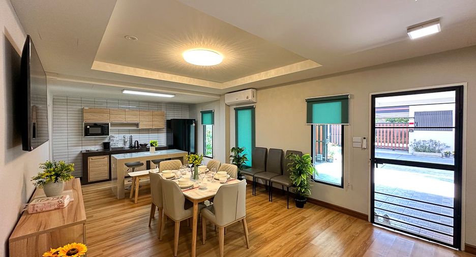 For sale 3 bedrooms townhouse in San Kamphaeng, Chiang Mai