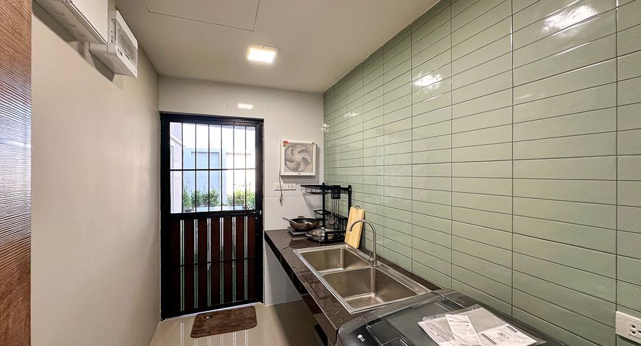 For sale 3 bedrooms townhouse in San Kamphaeng, Chiang Mai