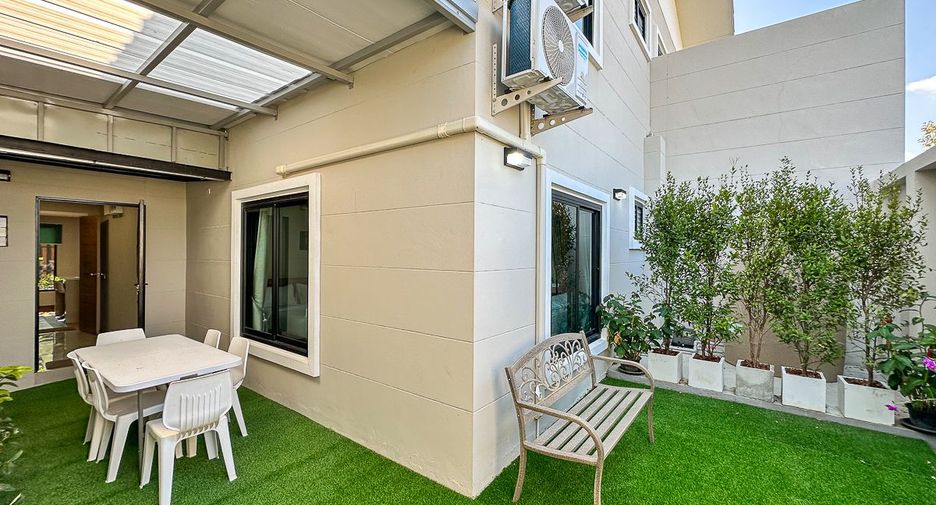 For sale 3 bedrooms townhouse in San Kamphaeng, Chiang Mai