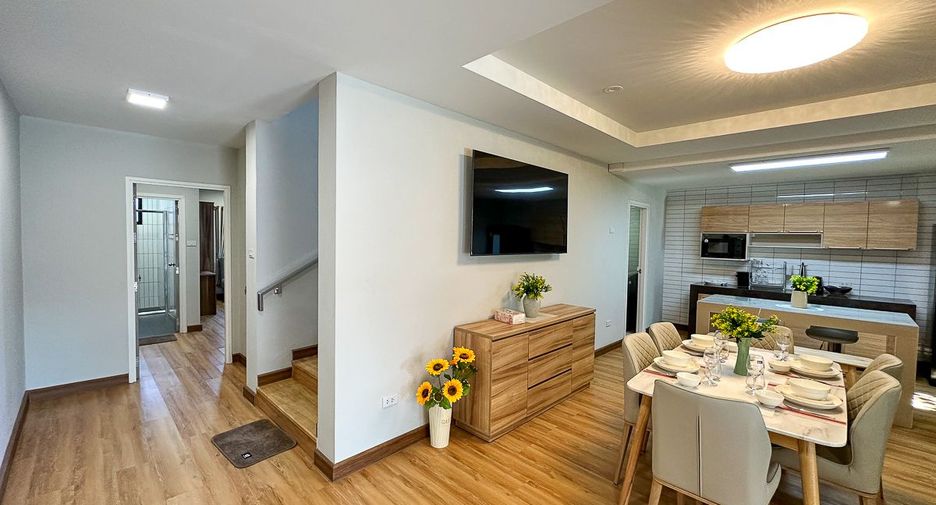 For sale 3 bedrooms townhouse in San Kamphaeng, Chiang Mai