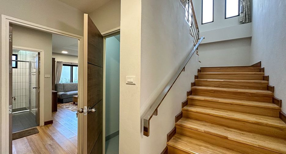 For sale 3 bedrooms townhouse in San Kamphaeng, Chiang Mai