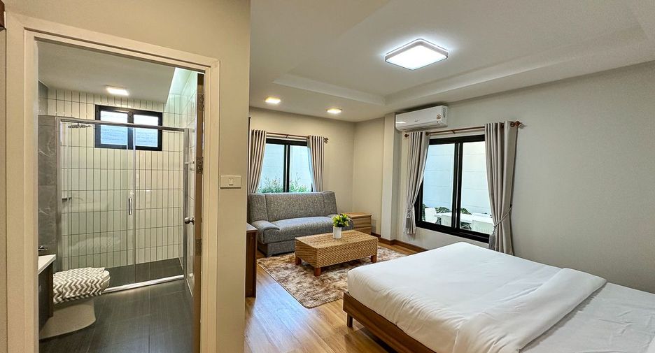 For sale 3 bedrooms townhouse in San Kamphaeng, Chiang Mai