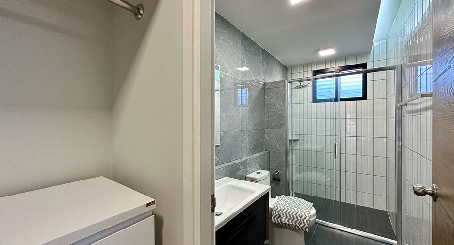 For sale 3 bedrooms townhouse in San Kamphaeng, Chiang Mai