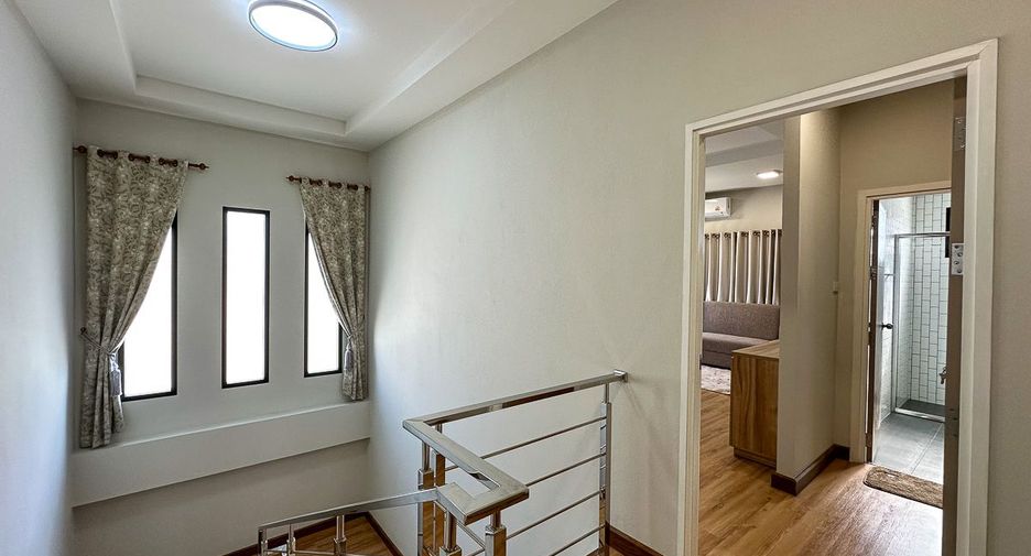For sale 3 bedrooms townhouse in San Kamphaeng, Chiang Mai