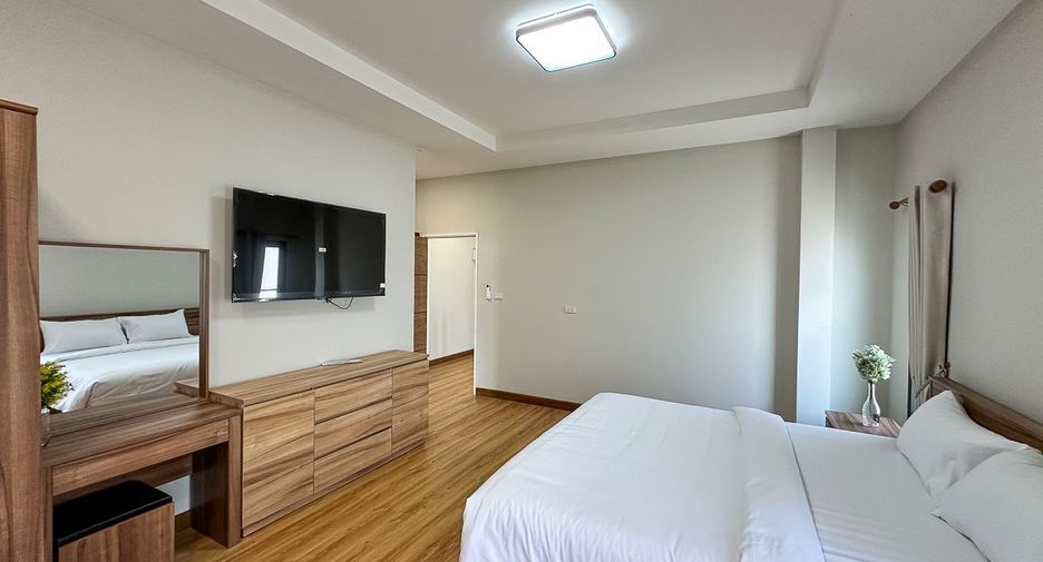 For sale 3 bedrooms townhouse in San Kamphaeng, Chiang Mai