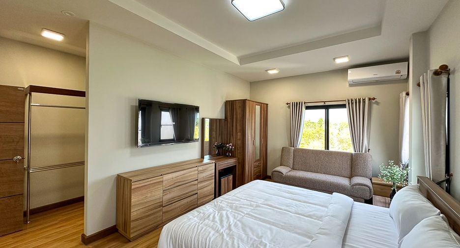 For sale 3 bedrooms townhouse in San Kamphaeng, Chiang Mai
