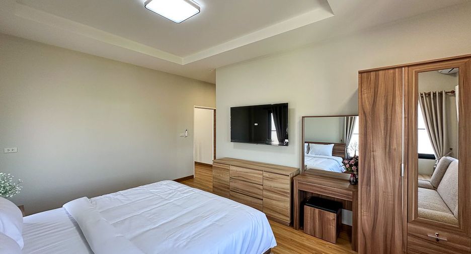 For sale 3 bedrooms townhouse in San Kamphaeng, Chiang Mai