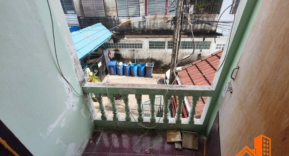Reihenhaus zum Kauf mit 2 Zimmer in Bang Sue, Bangkok