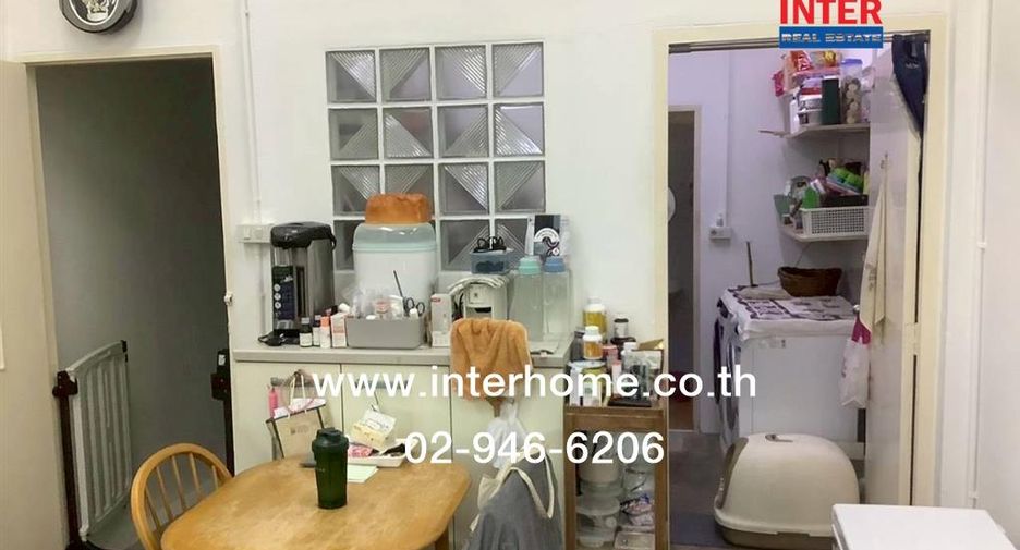 For sale 3 bedrooms retail Space in Khlong San, Bangkok