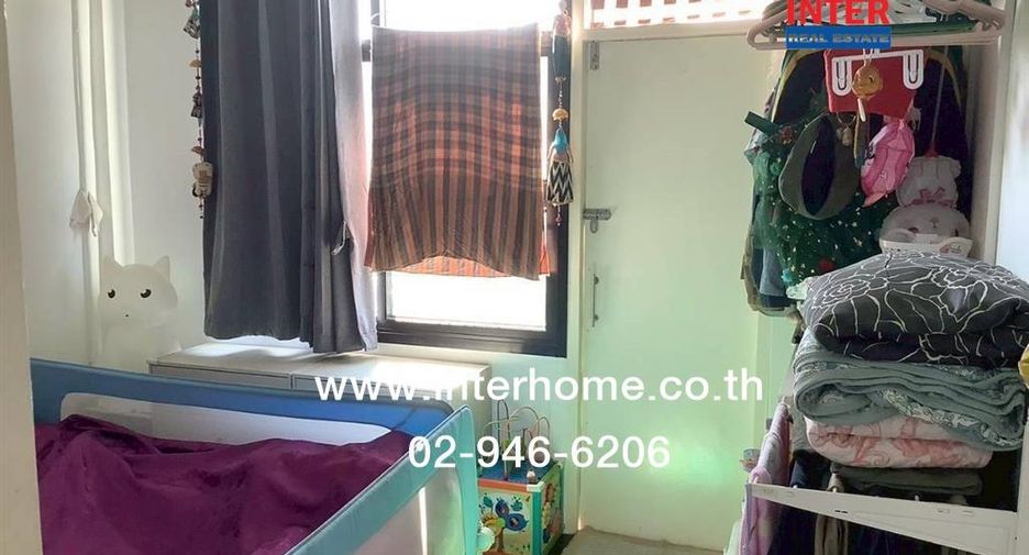 For sale 3 bedrooms retail Space in Khlong San, Bangkok