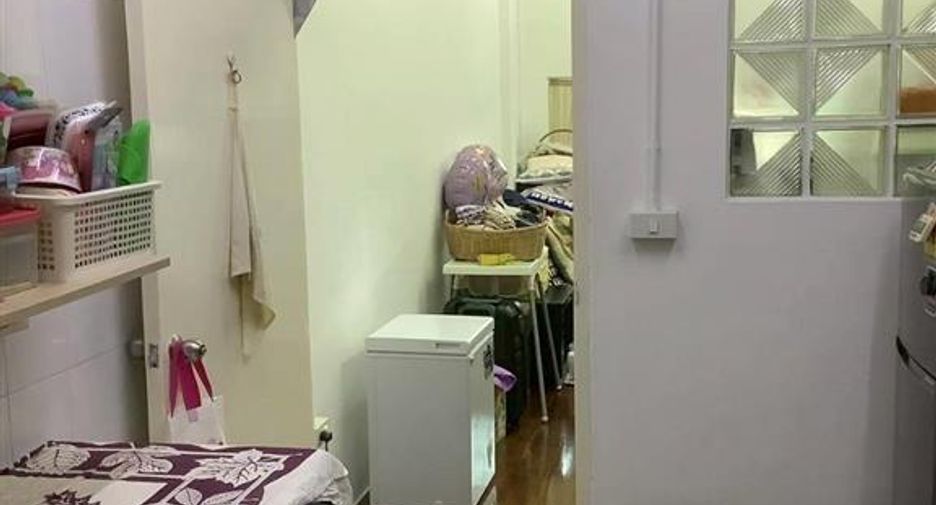 For sale 3 bedrooms retail Space in Khlong San, Bangkok