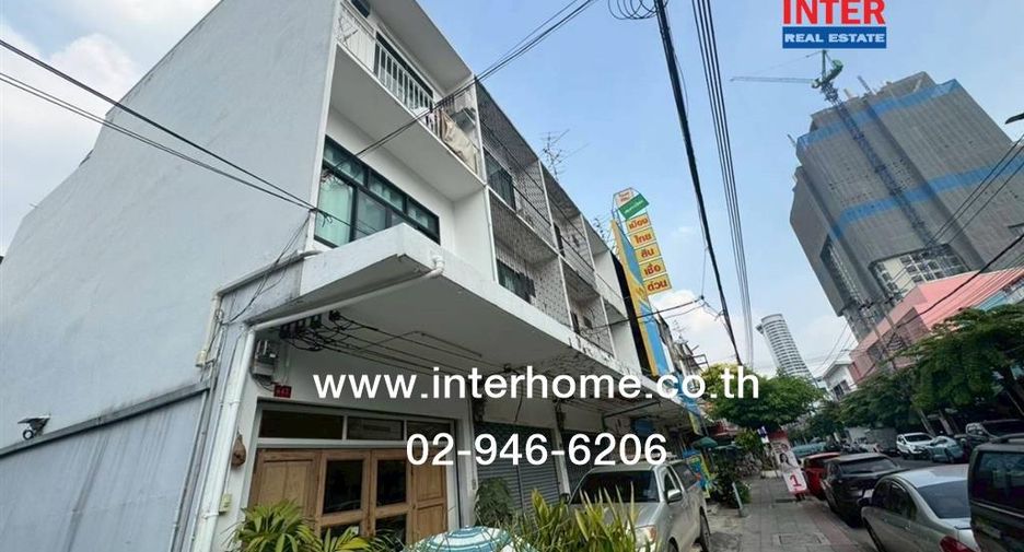 For sale 3 bedrooms retail Space in Khlong San, Bangkok