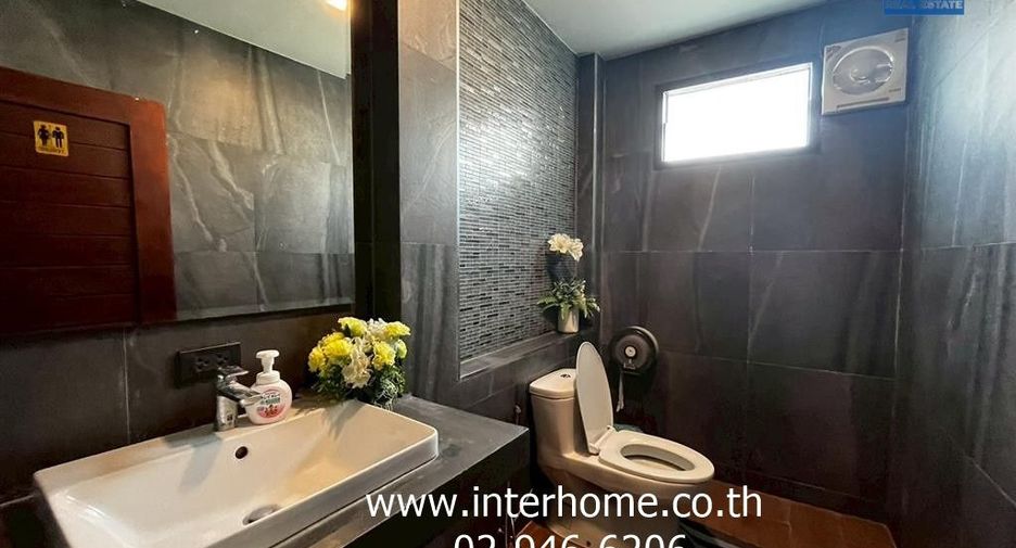 For sale 4 bedrooms townhouse in Bueng Kum, Bangkok