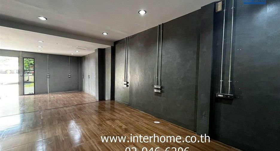 For sale 4 bedrooms townhouse in Bueng Kum, Bangkok