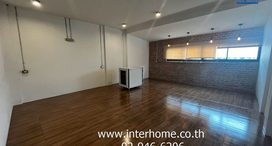 For sale 4 bedrooms townhouse in Bueng Kum, Bangkok