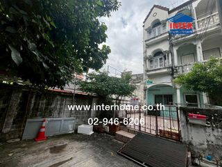 For sale 4 ベッドルーム townhouse in Saphan Sung, Bangkok