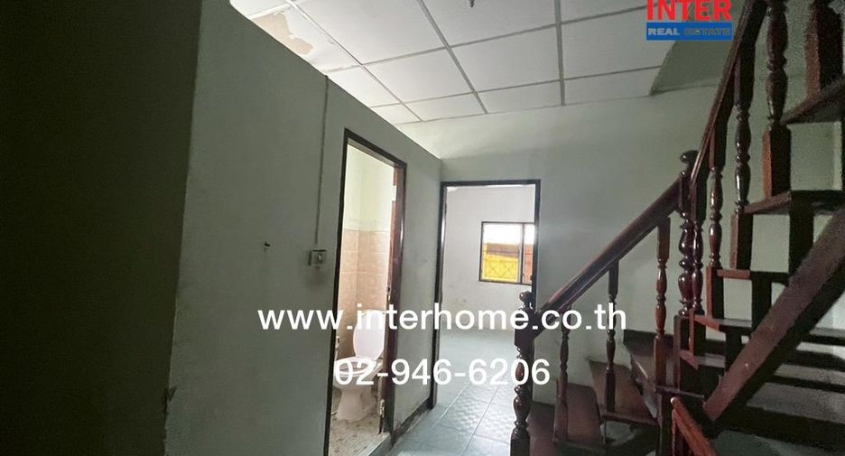 For sale 4 ベッドルーム townhouse in Saphan Sung, Bangkok