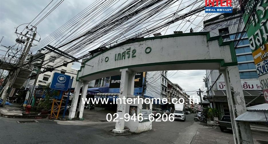 For sale 4 ベッドルーム townhouse in Saphan Sung, Bangkok