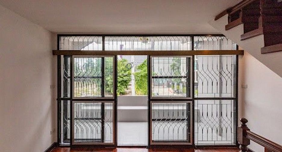 For rent 3 bedrooms house in Lak Si, Bangkok