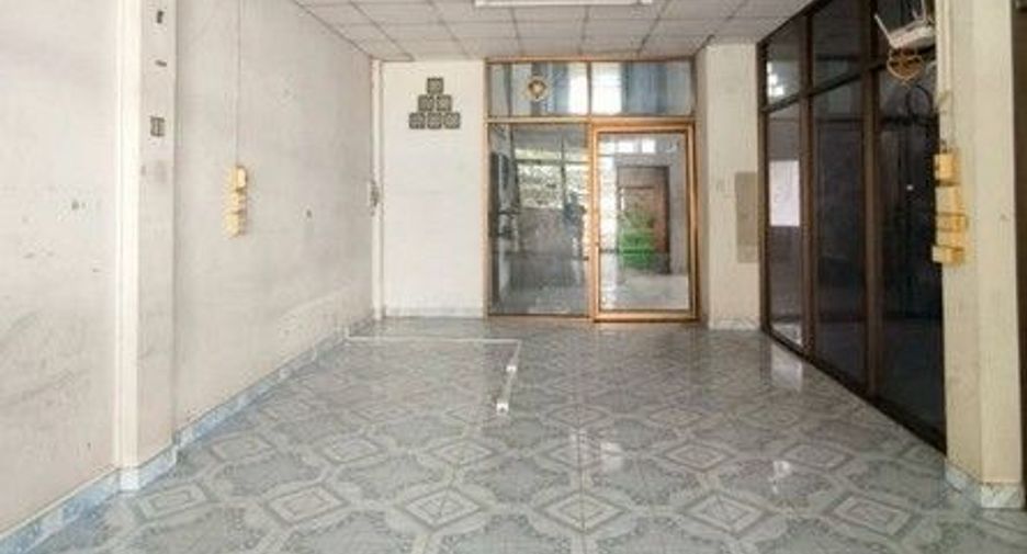 For sale 1 bed retail Space in Tha Tako, Nakhon Sawan