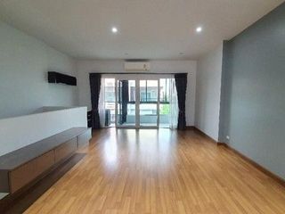 Casa en alquiler de 3 habitaciones en Bang Khen, Bangkok