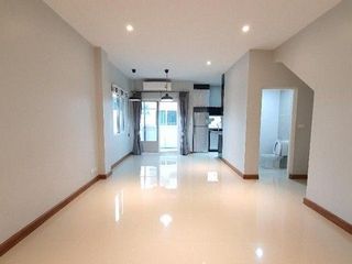 Casa en alquiler de 3 habitaciones en Bang Khen, Bangkok
