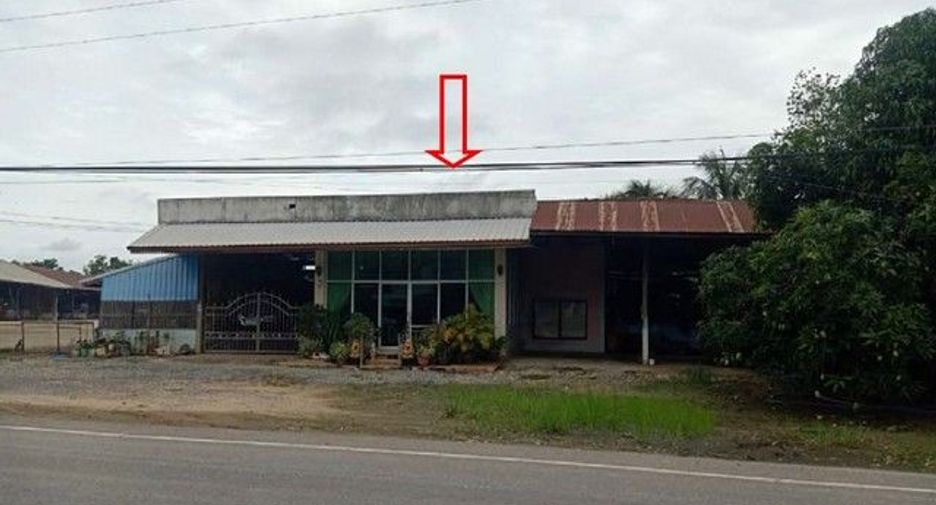 For sale 1 bed retail Space in Taphan Hin, Phichit