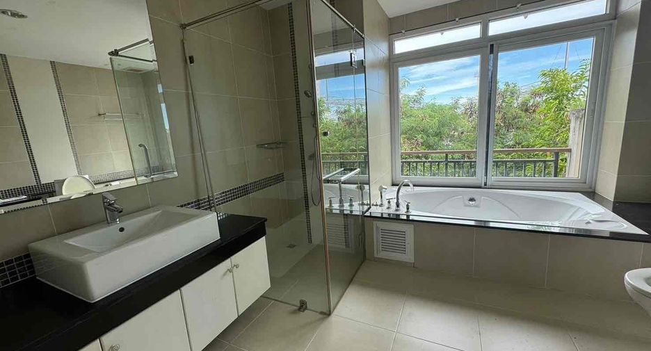 Haus zur Miete mit 4 Zimmer in Bang Lamung, Chonburi