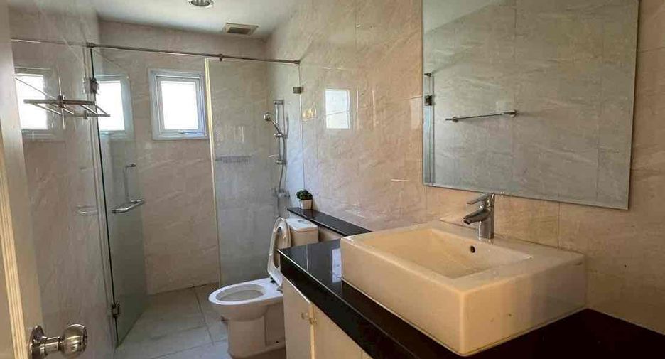 Haus zur Miete mit 4 Zimmer in Bang Lamung, Chonburi