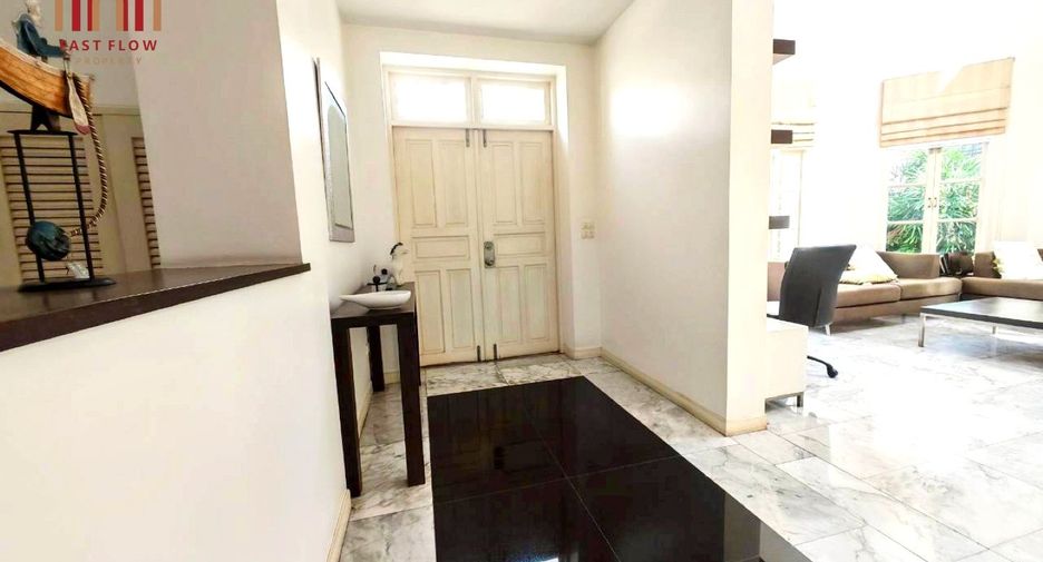 For sale 3 bedrooms house in Chatuchak, Bangkok