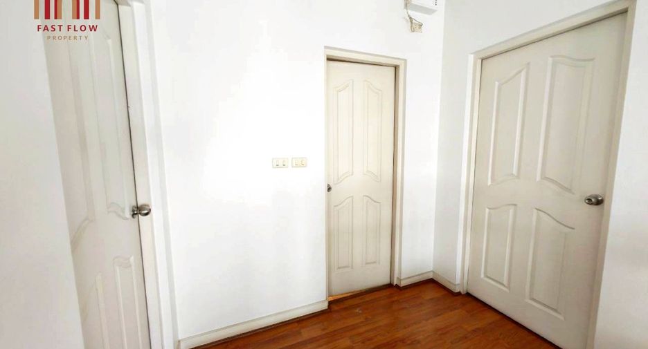 For sale 3 bedrooms house in Chatuchak, Bangkok