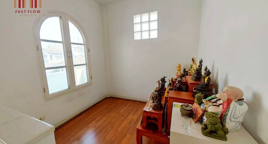 For sale 3 bedrooms house in Chatuchak, Bangkok