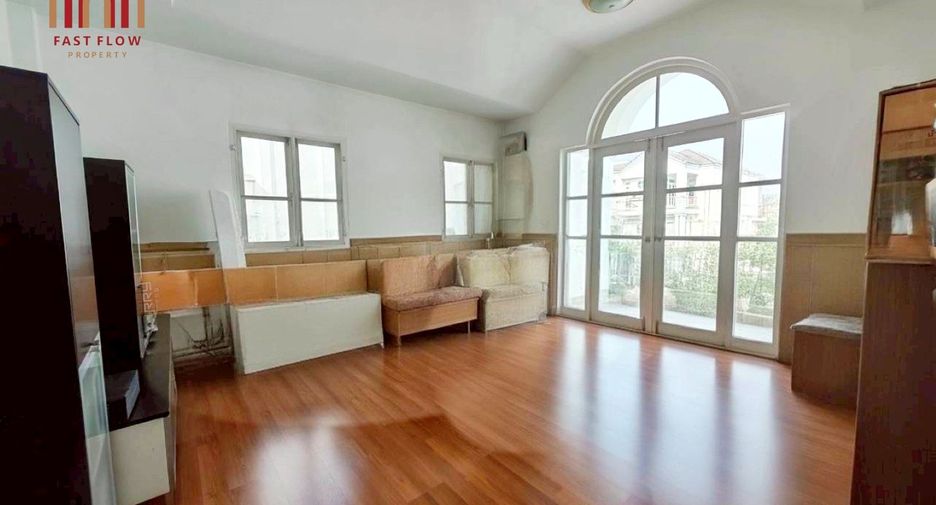 For sale 3 bedrooms house in Chatuchak, Bangkok