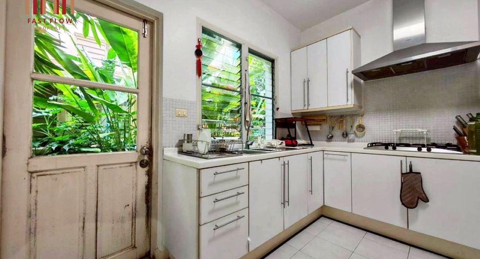For sale 3 bedrooms house in Chatuchak, Bangkok