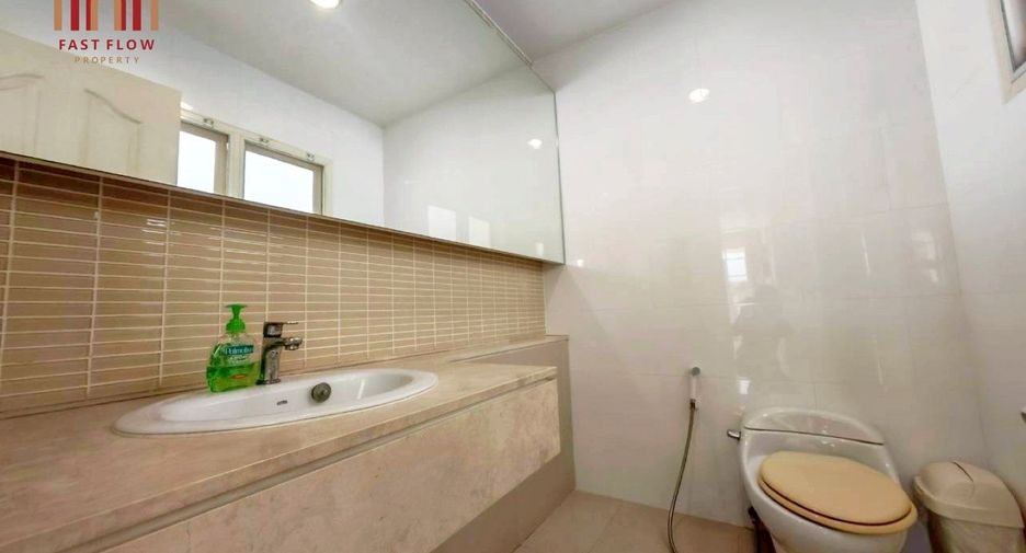 For sale 3 bedrooms house in Chatuchak, Bangkok