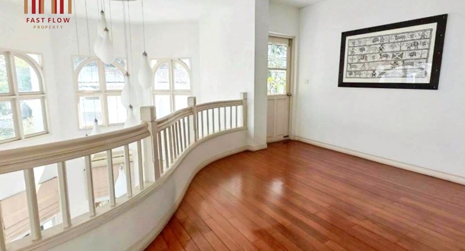 For sale 3 bedrooms house in Chatuchak, Bangkok