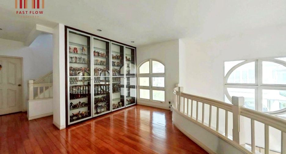 For sale 3 bedrooms house in Chatuchak, Bangkok