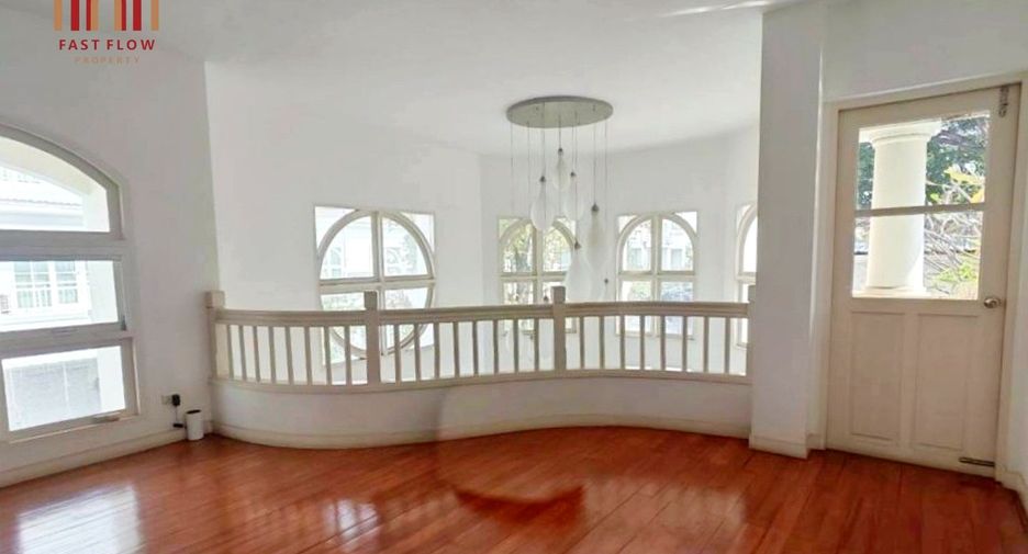For sale 3 bedrooms house in Chatuchak, Bangkok