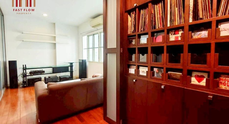 For sale 3 bedrooms house in Chatuchak, Bangkok