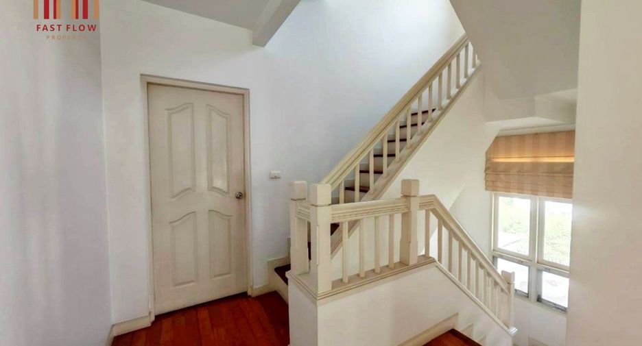 For sale 3 bedrooms house in Chatuchak, Bangkok