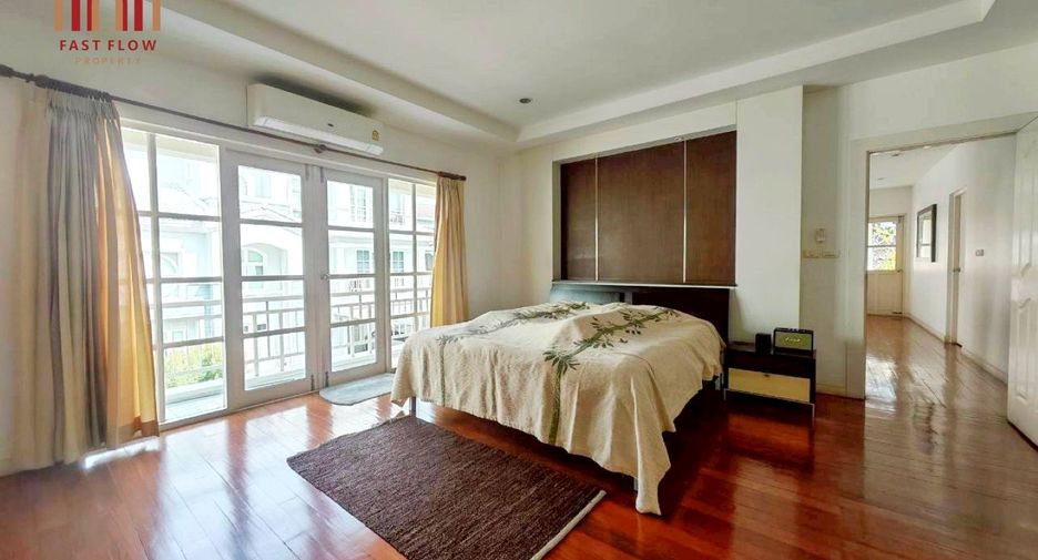 For sale 3 bedrooms house in Chatuchak, Bangkok