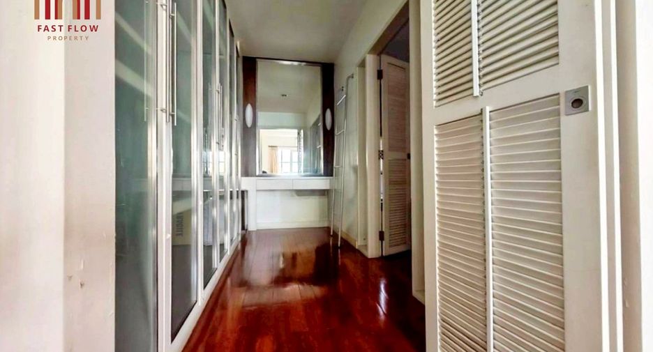 For sale 3 bedrooms house in Chatuchak, Bangkok