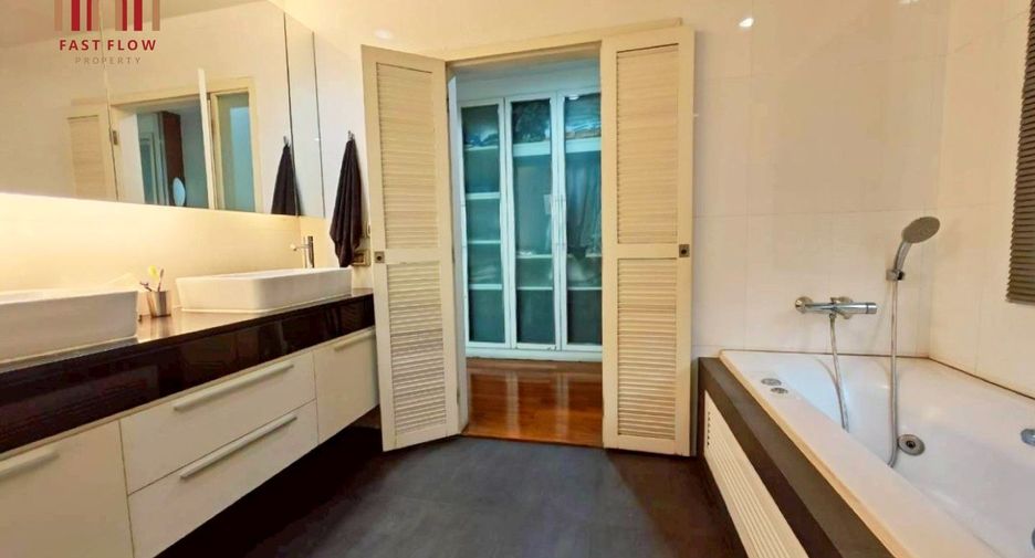 For sale 3 bedrooms house in Chatuchak, Bangkok