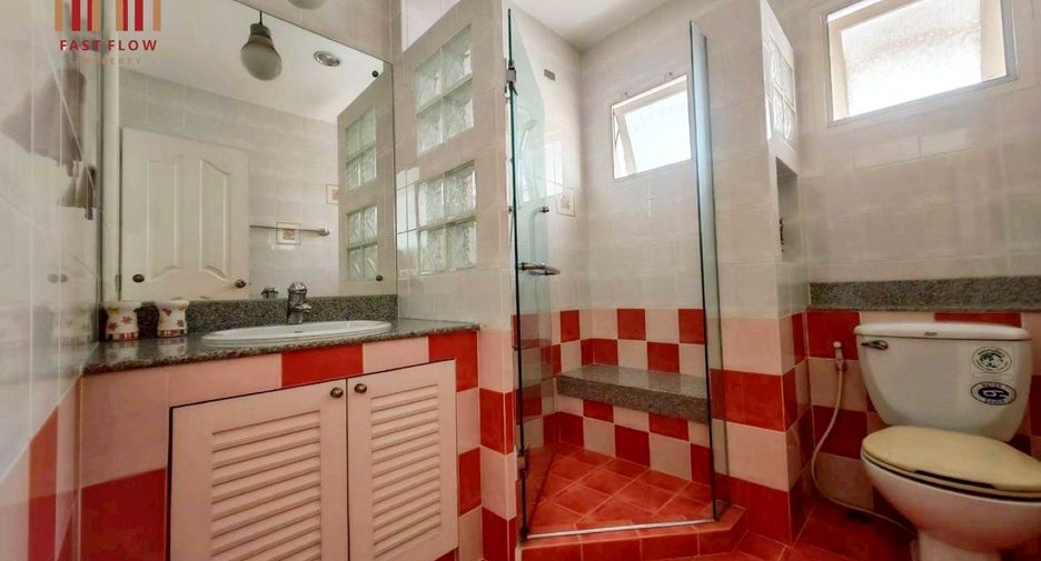 For sale 3 bedrooms house in Chatuchak, Bangkok