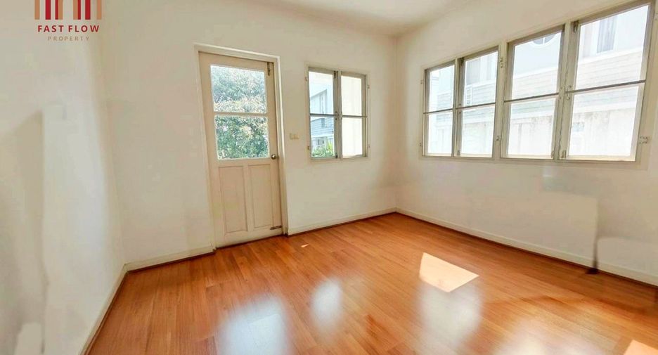 For sale 3 bedrooms house in Chatuchak, Bangkok